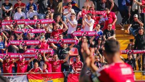 Borja Romero aplaude aficion Teruel